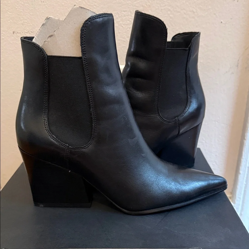 Kendall & Kylie Sleek Black Ankle Boots - Picture 1 of 6